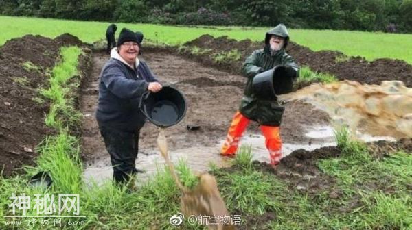 工地变考古现场，英国人得靠刷子修高铁了-2.jpg