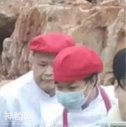 大学挖出古墓，炸出一堆“古墓派”！然后，老师在坟头上开课了-18.jpg