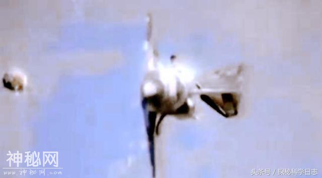 太空发生离奇事件，金字塔状UFO快速冲向俄太空船，疑遭外星探查-4.jpg