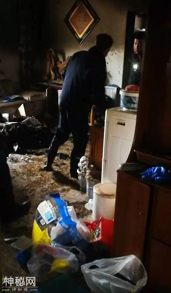男子坠楼死亡，在其家中又发现5具尸体！警方通报来了……-2.jpg