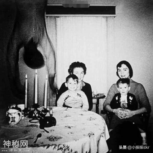《野史》12张绝对没有经过修图的灵异照：世界上到底有没有幽灵？-7.jpg