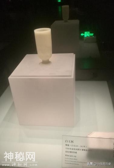 专家发现古墓已被盗，却在墓室昏暗一角，发现了镇馆之宝-3.jpg