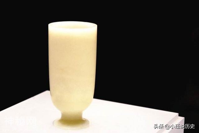 专家发现古墓已被盗，却在墓室昏暗一角，发现了镇馆之宝-1.jpg