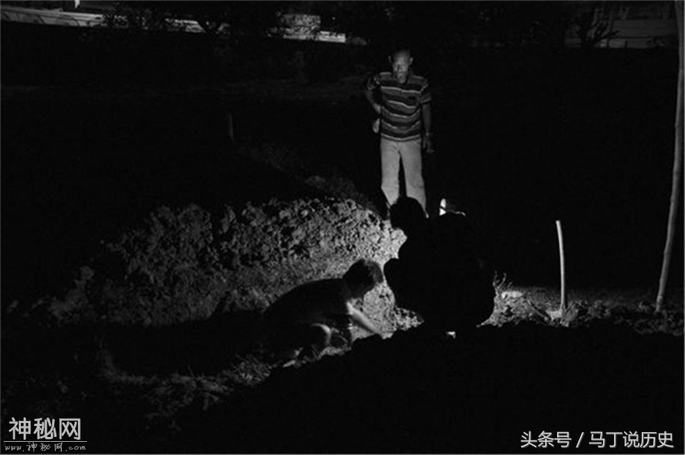 实拍一个敛骨师的真实生活：不怕灵异事件，他最怕遇见这样的人-5.jpg