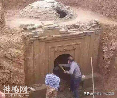 盗墓高手是咋知地下深处棺材怎么摆放的？考古人员现在也懂了-7.jpg