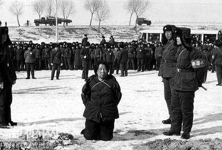 为什么死刑犯枪决前都要跪着，是必须要跪吗？原因很现实！-2.jpg