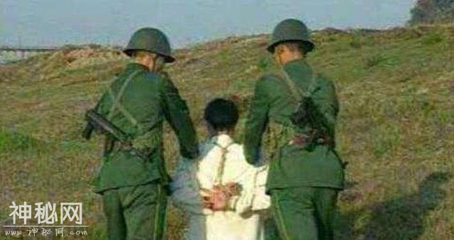 为什么死刑犯枪决前都要跪着，是必须要跪吗？原因很现实！-3.jpg