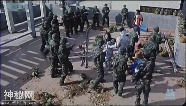 剧毒“变种人”的故事，这部27年前的国产片，至今让人胆怯-7.jpg