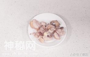 熬鸡汤牢记这几点，鸡汤鲜美鸡肉入味，老人小孩都爱喝！-4.jpg