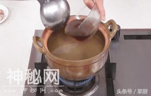 熬鸡汤牢记这几点，鸡汤鲜美鸡肉入味，老人小孩都爱喝！-8.jpg