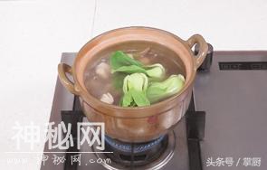 熬鸡汤牢记这几点，鸡汤鲜美鸡肉入味，老人小孩都爱喝！-12.jpg