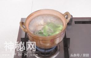 熬鸡汤牢记这几点，鸡汤鲜美鸡肉入味，老人小孩都爱喝！-13.jpg