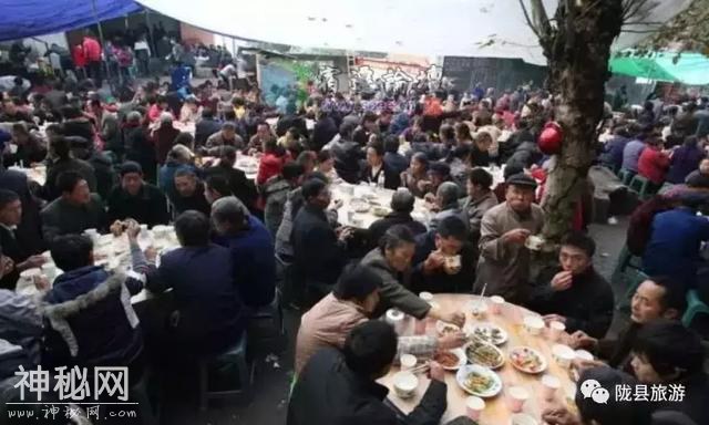 农村风俗：在陕西的一个穷山沟里，人们竟有这种风俗，叫“坐席”-1.jpg