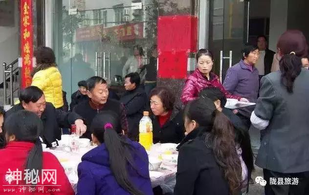 农村风俗：在陕西的一个穷山沟里，人们竟有这种风俗，叫“坐席”-4.jpg