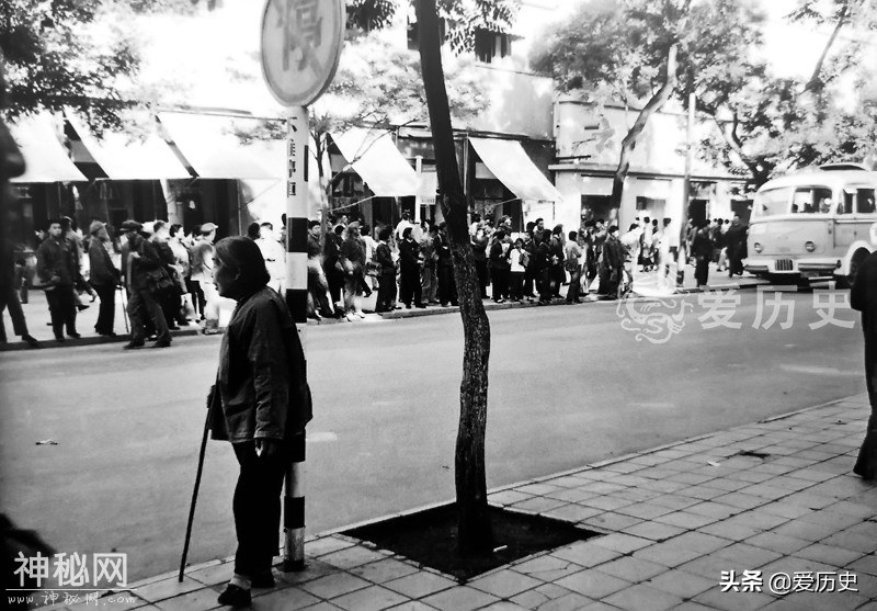 70年代北京街头的老照片 一代人无法抹灭的时光记忆-6.jpg