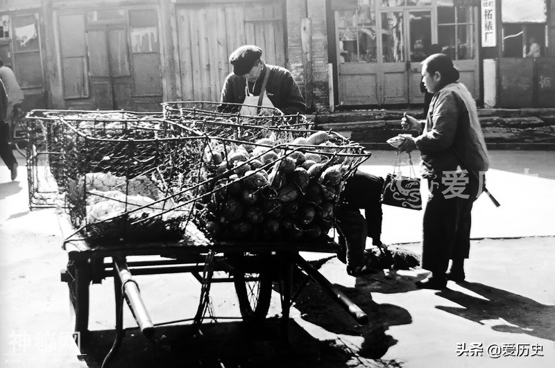 70年代北京街头的老照片 一代人无法抹灭的时光记忆-4.jpg