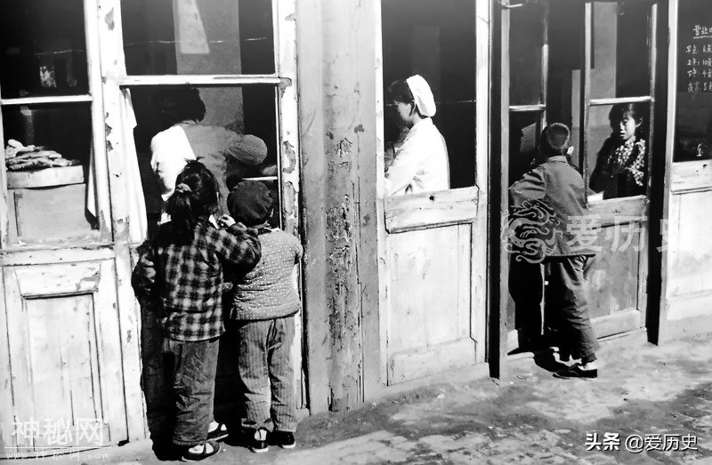 70年代北京街头的老照片 一代人无法抹灭的时光记忆-9.jpg