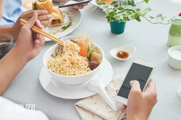 大便完看一眼，3个变化是癌症信号！只需三秒钟就能发现-5.jpg