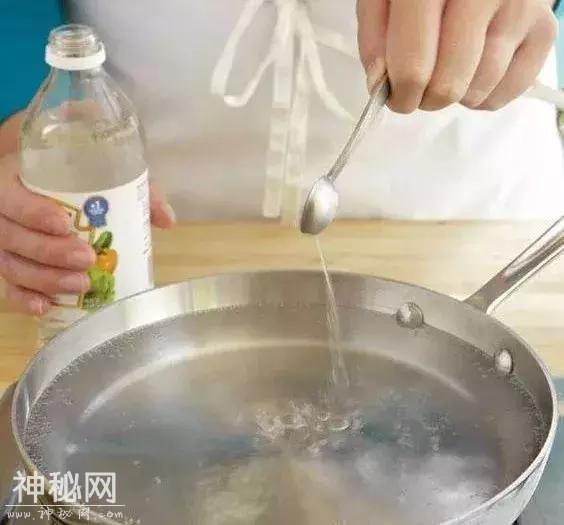 下水道又臭又脏满是细菌？一杯热水倒进下，半年没异味，真心管用-3.jpg
