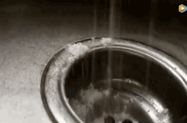 下水道又臭又脏满是细菌？一杯热水倒进下，半年没异味，真心管用-14.jpg