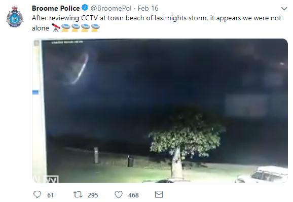 澳洲夜空惊现神秘光圈 雷暴夜闪电频频 网友振奋：拍到UFO了！-2.jpg