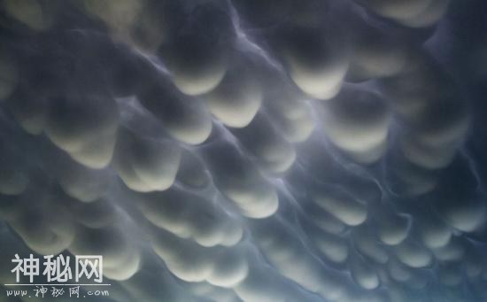 每天了解一种自然现象-“百变精灵”空中怪云-2.jpg