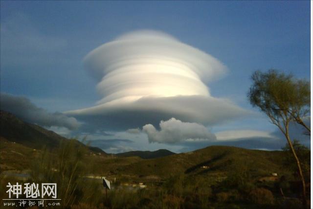 每天了解一种自然现象-“百变精灵”空中怪云-9.jpg