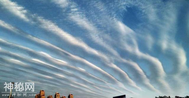 每天了解一种自然现象-“百变精灵”空中怪云-12.jpg
