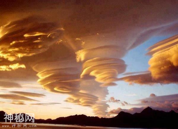 每天了解一种自然现象-“百变精灵”空中怪云-10.jpg