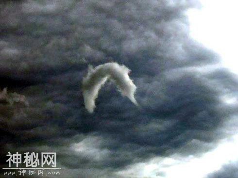 每天了解一种自然现象-“百变精灵”空中怪云-16.jpg