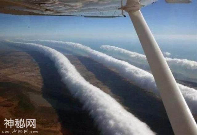 每天了解一种自然现象-“百变精灵”空中怪云-7.jpg