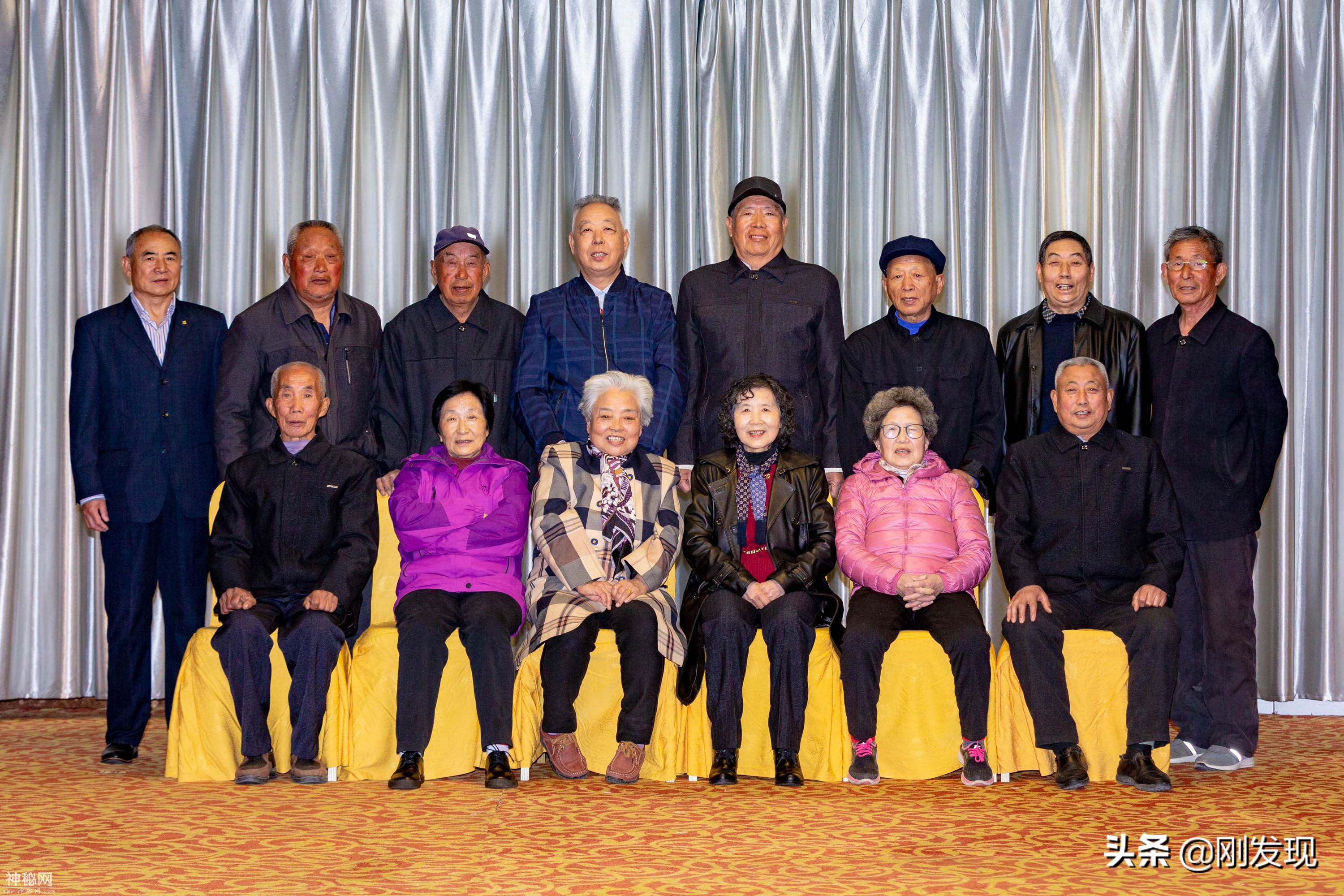 十四位七十五岁同学隔五十五年照片对比，曾豆蔻年华，今年逾花甲-1.jpg