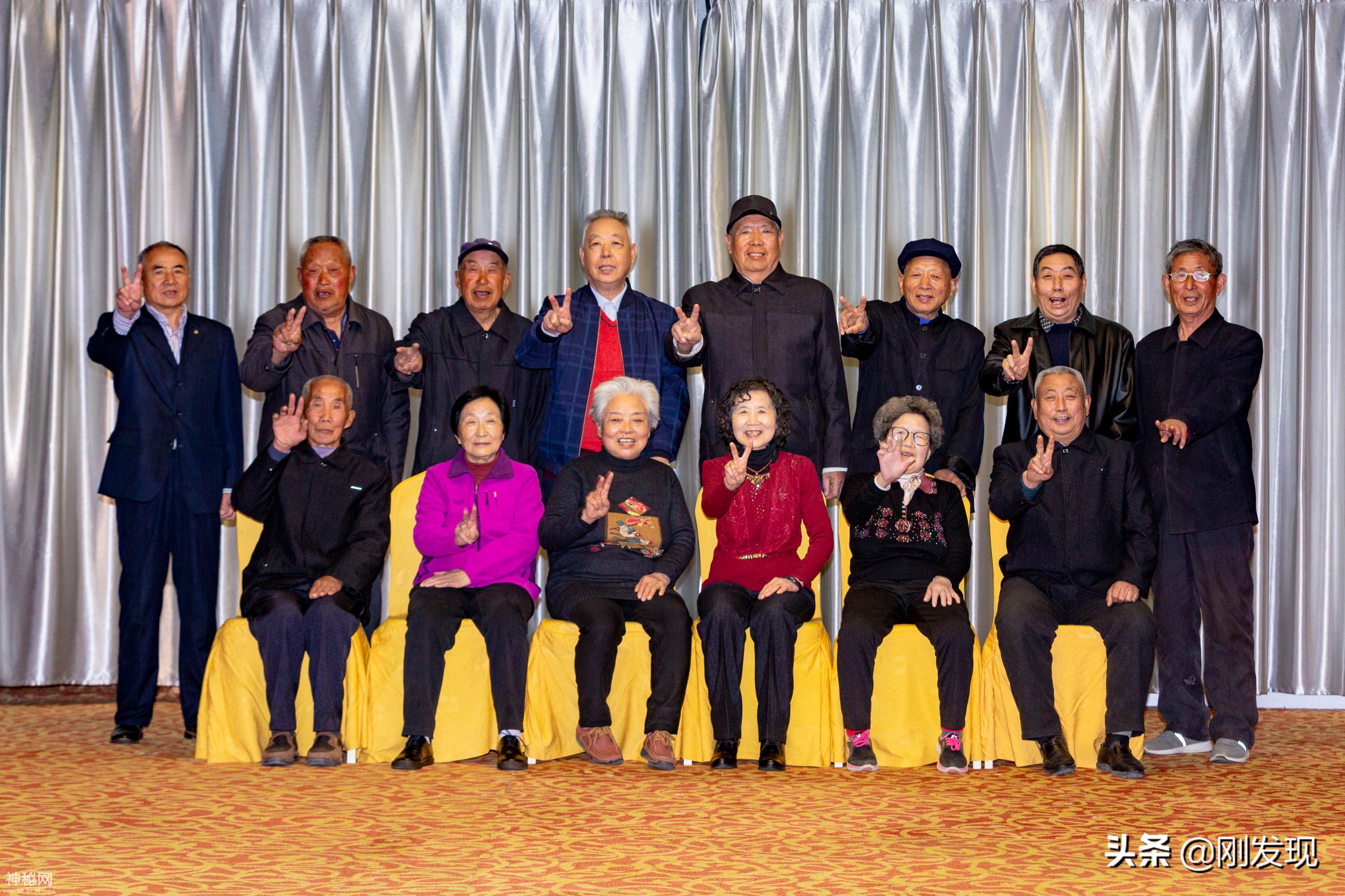 十四位七十五岁同学隔五十五年照片对比，曾豆蔻年华，今年逾花甲-2.jpg