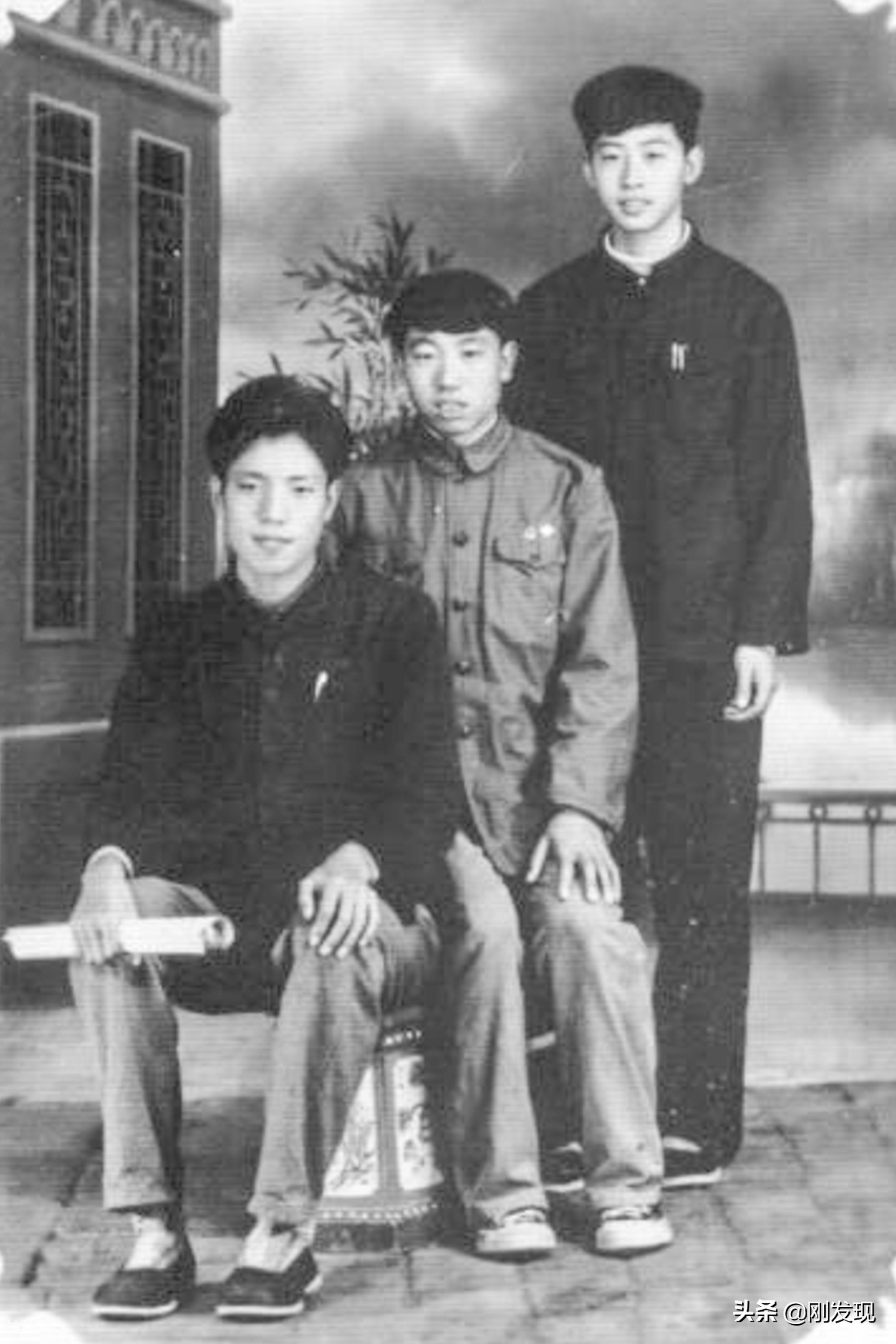 十四位七十五岁同学隔五十五年照片对比，曾豆蔻年华，今年逾花甲-6.jpg