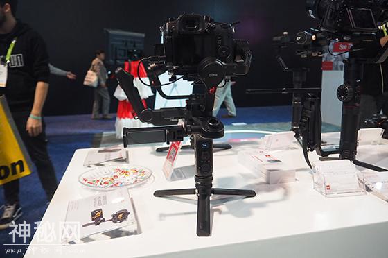 手持提壶创新拍摄体验 CES2019智云带来两款全新相机云台-3.jpg