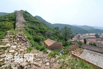 一座古墓，被长城四年合围，两千年没人敢动，村民：墓里葬着神仙-2.jpg