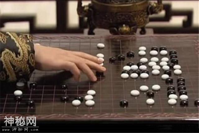 古代下棋引发的惨案：一位砸死堂哥，一位误杀好友，一位灭人满门-4.jpg