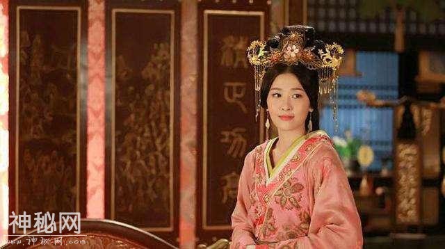 公主去世，皇帝杀尽其侍女，专家打开墓穴看到一壁画：史书没骗人-3.jpg