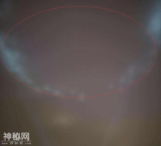 北京夜空现神秘“光圈”，并且快速移动，是外星人还是自然现象？-4.jpg