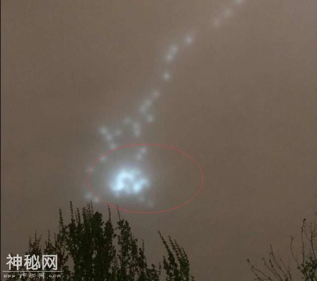 北京夜空现神秘“光圈”，并且快速移动，是外星人还是自然现象？-3.jpg