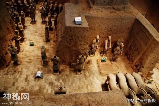 兵马俑之间的土堆为什么不挖？里面有东西，也是文物-5.jpg