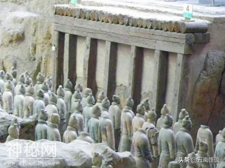 兵马俑之间的土堆为什么不挖？里面有东西，也是文物-3.jpg