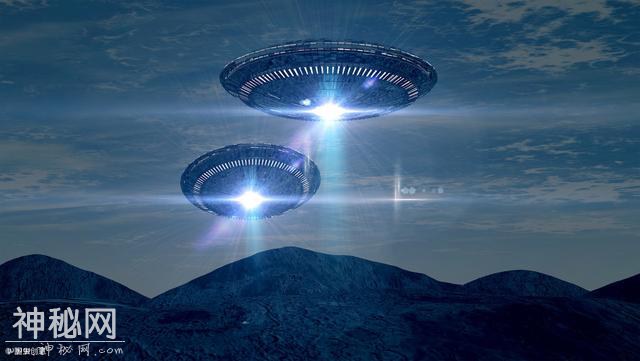 UFO大战，人类武器如同瞬间成为废铁-1.jpg
