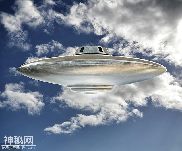 UFO大战，人类武器如同瞬间成为废铁-3.jpg