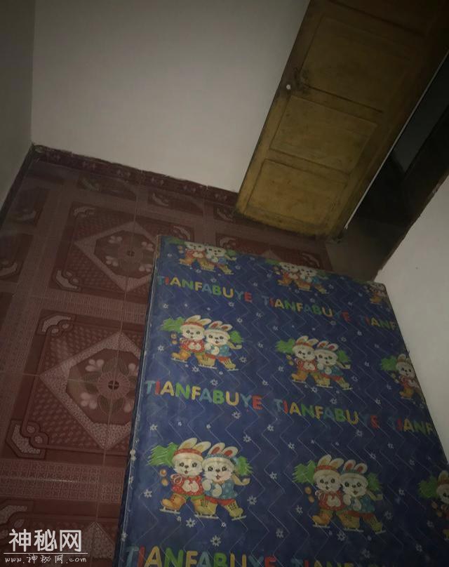 高中男生被发现死在家中，手脚自缚头套袋子，曾浏览淫秽网站-4.jpg