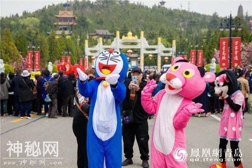 山东南山大佛开光纪念日佛光普照万人朝圣 奇人绝技各显其能-6.jpg
