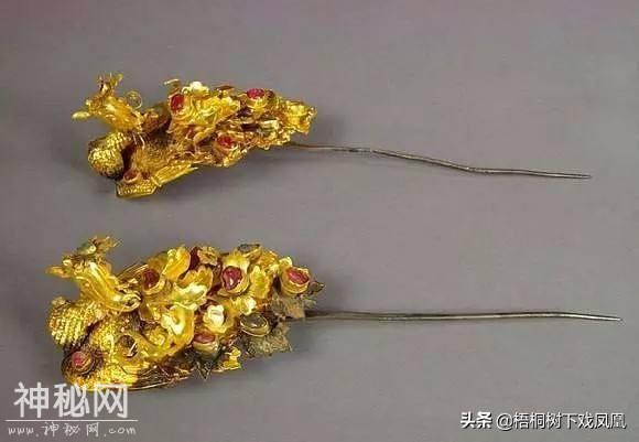 开棺后发现女尸胸前放一小布袋，里面所装令考古人员很意外-7.jpg