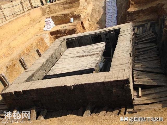 盗墓挖开后发现古尸不腐如生，参与发掘者竟然据此认出墓主后人-3.jpg