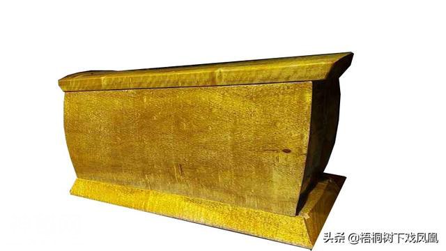 盗墓挖开后发现古尸不腐如生，参与发掘者竟然据此认出墓主后人-5.jpg