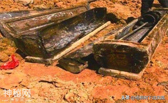 盗墓挖开后发现古尸不腐如生，参与发掘者竟然据此认出墓主后人-6.jpg